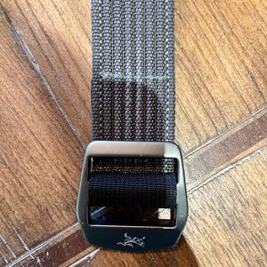 Men's Arc'teryx Belt. Size medium. Gray.